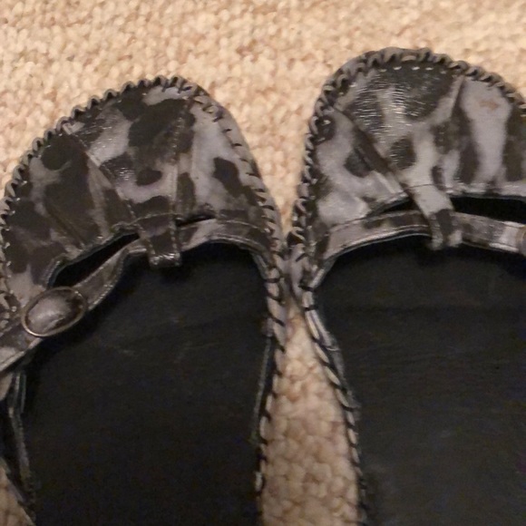 Used slippers - Picture 5 of 5